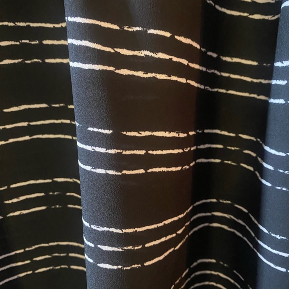 Black and White Stripe V-Neck Semi-Sheer Worthington Tee Shirt Blouse Sz XS - Picture 7 of 7